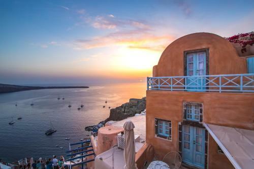 Villa Kastro Oia Houses