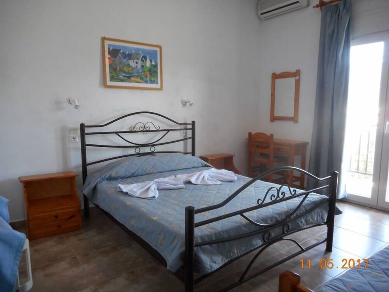 Hostal Guesthouse Christos