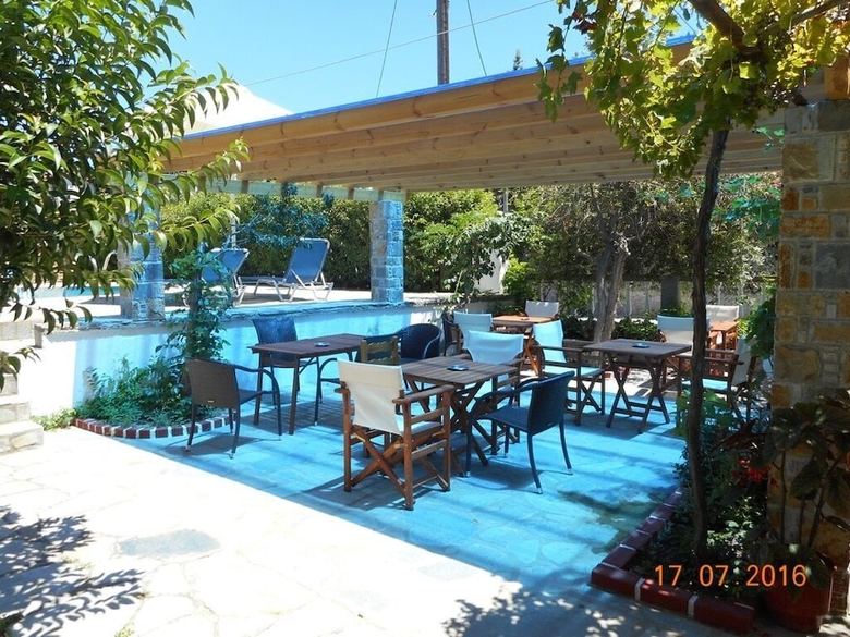 Hostal Guesthouse Christos