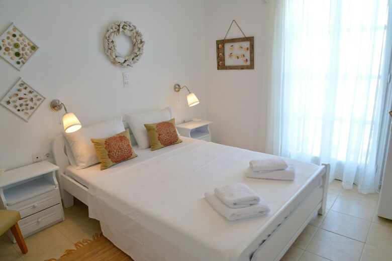 Heliotropio Studios & Apartments