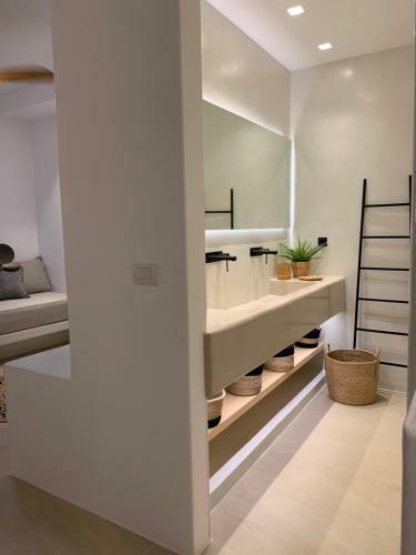 Ios Art Studios & Apartments