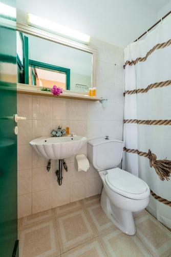 Hostal Alpha Stegna Sun