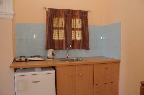 Eugenia Hotel & Apartments