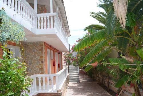 Eugenia Hotel & Apartments