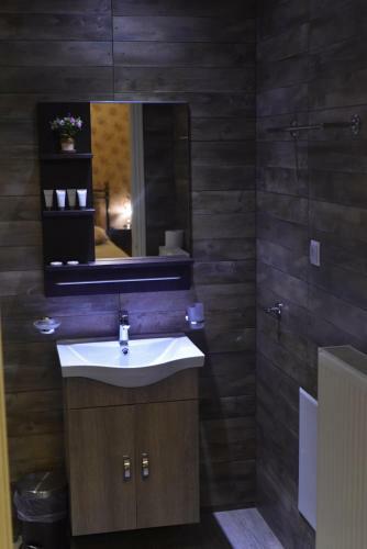 Hostal Gousias Guesthouse
