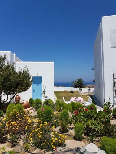 Hostal Sarakiniko Rooms
