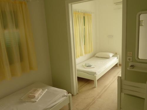 Hostal Four Seasons Rooms & Apartments