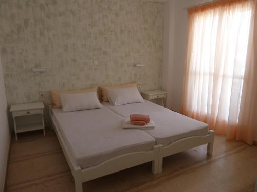 Hostal Four Seasons Rooms & Apartments