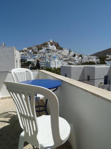 Hostal Four Seasons Rooms & Apartments