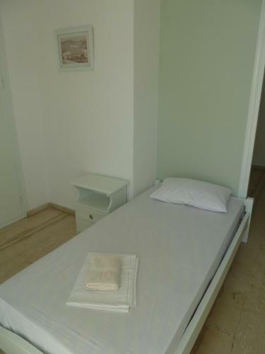 Hostal Four Seasons Rooms & Apartments