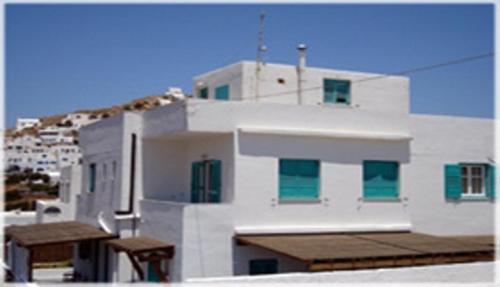 Hostal Four Seasons Rooms & Apartments