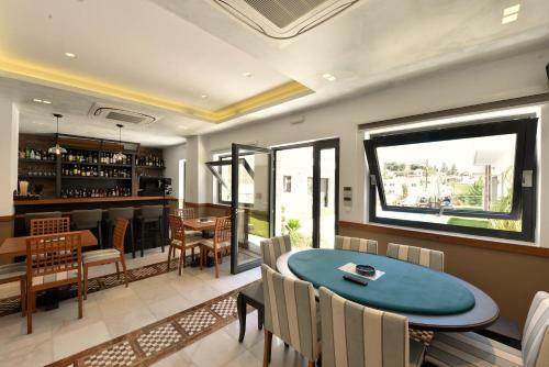 Alexander Suites
