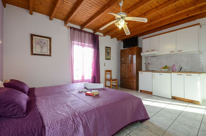 Panormos Hotel And Studios