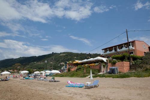 Hostal Dandidis Seaside Pension
