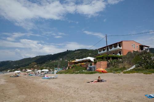 Hostal Dandidis Seaside Pension