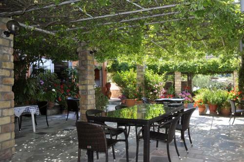 Hostal Dandidis Seaside Pension