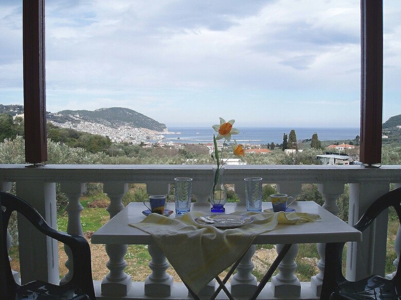 Hostal Alexandros Rooms & Studios