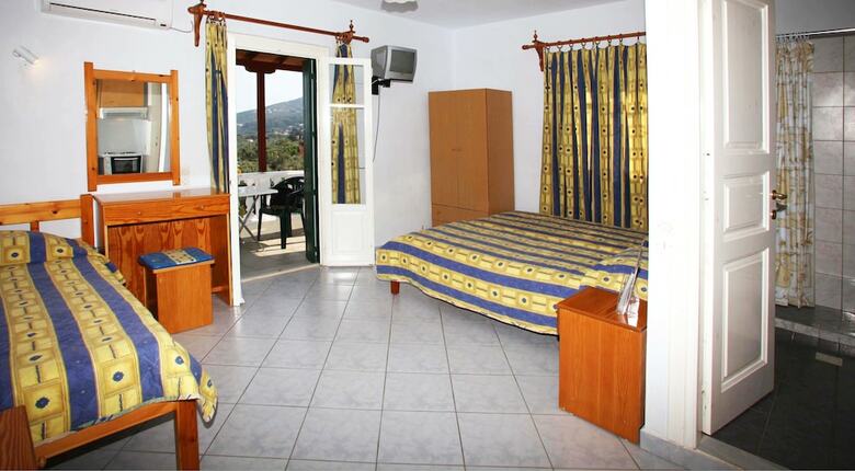 Hostal Alexandros Rooms & Studios