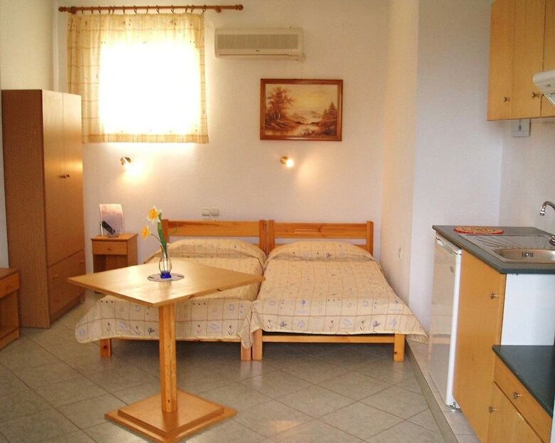 Hostal Alexandros Rooms & Studios