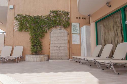 Konstantinos Hotel & Apartments 2