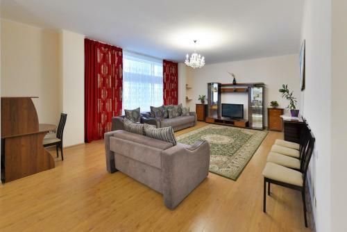Apartment Na Kunaeva 12