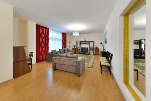 Apartment Na Kunaeva 12