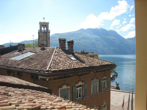Al Lago Apartments