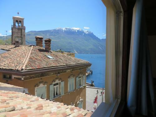 Al Lago Apartments