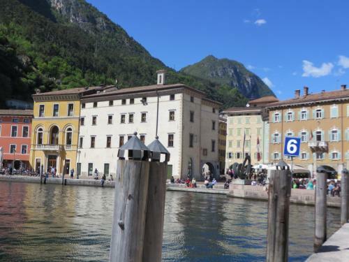 Al Lago Apartments