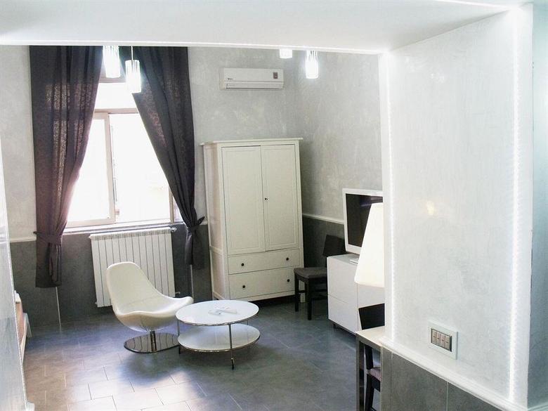 Bed & Breakfast Covo Degli Angioini - Town House Suites