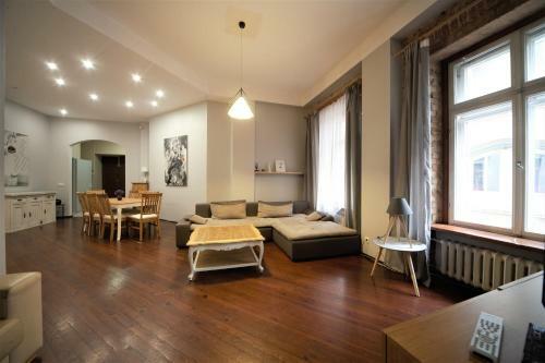 4 Bedroom Old Town Apartment