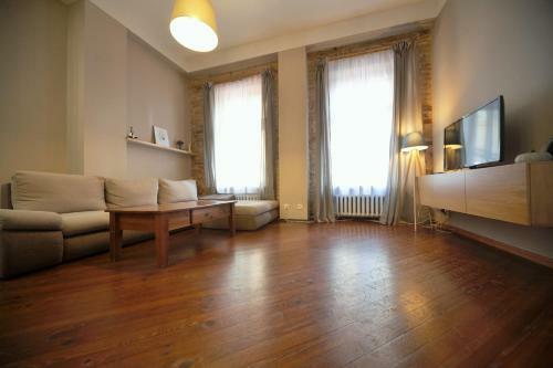 4 Bedroom Old Town Apartment