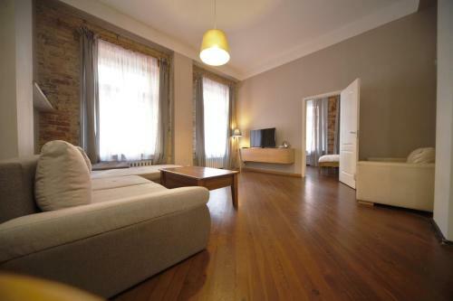 4 Bedroom Old Town Apartment