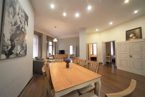 4 Bedroom Old Town Apartment