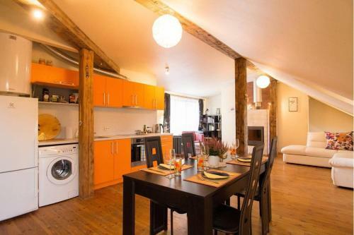 Apartamento Rustic Penthouse In Old Town Riga