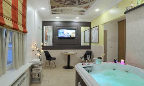Luxury Apartment In Old Town