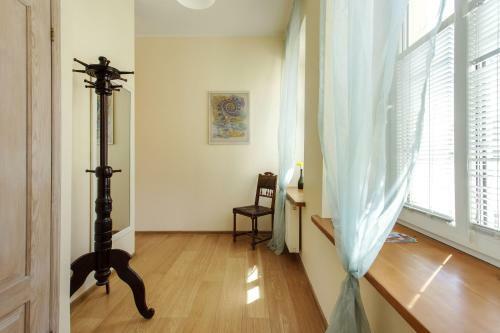 Luxurious And Stylish Old Town Apartment