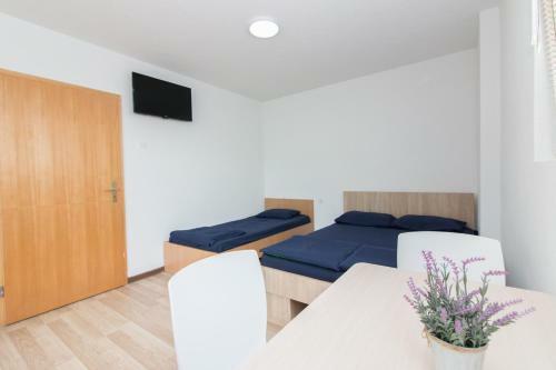 Hostal Aleksandra Guest House