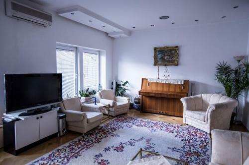 Apartment Tilevi