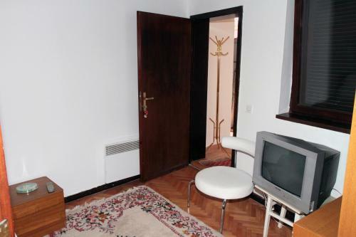 Apartment Tilevi