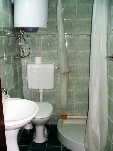 Hostal Zura Apartments