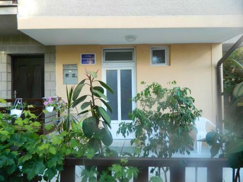 Din Apartments