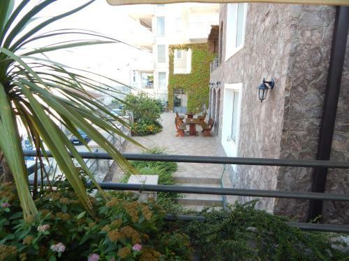 Contessa Apartments