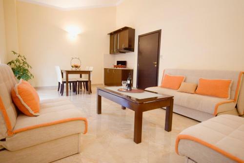 Contessa Apartments