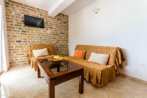 Contessa Apartments