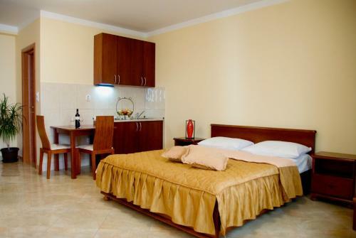 Contessa Apartments