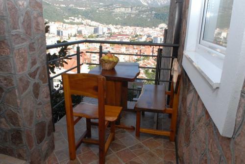 Contessa Apartments