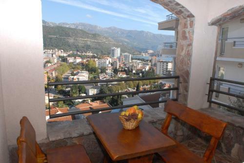 Contessa Apartments
