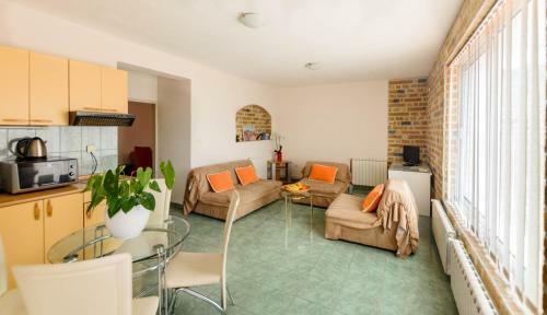 Contessa Apartments