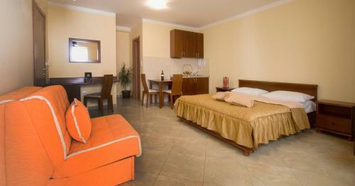 Contessa Apartments